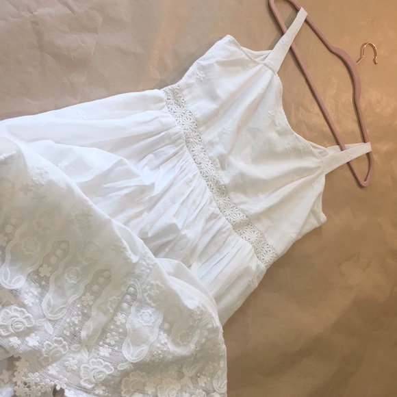 Yumi White Sundress with Lace Hem - Picture 3 of 11